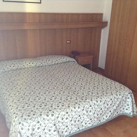 Hotel Helvetia Eraclea Mare Eksteriør billede
